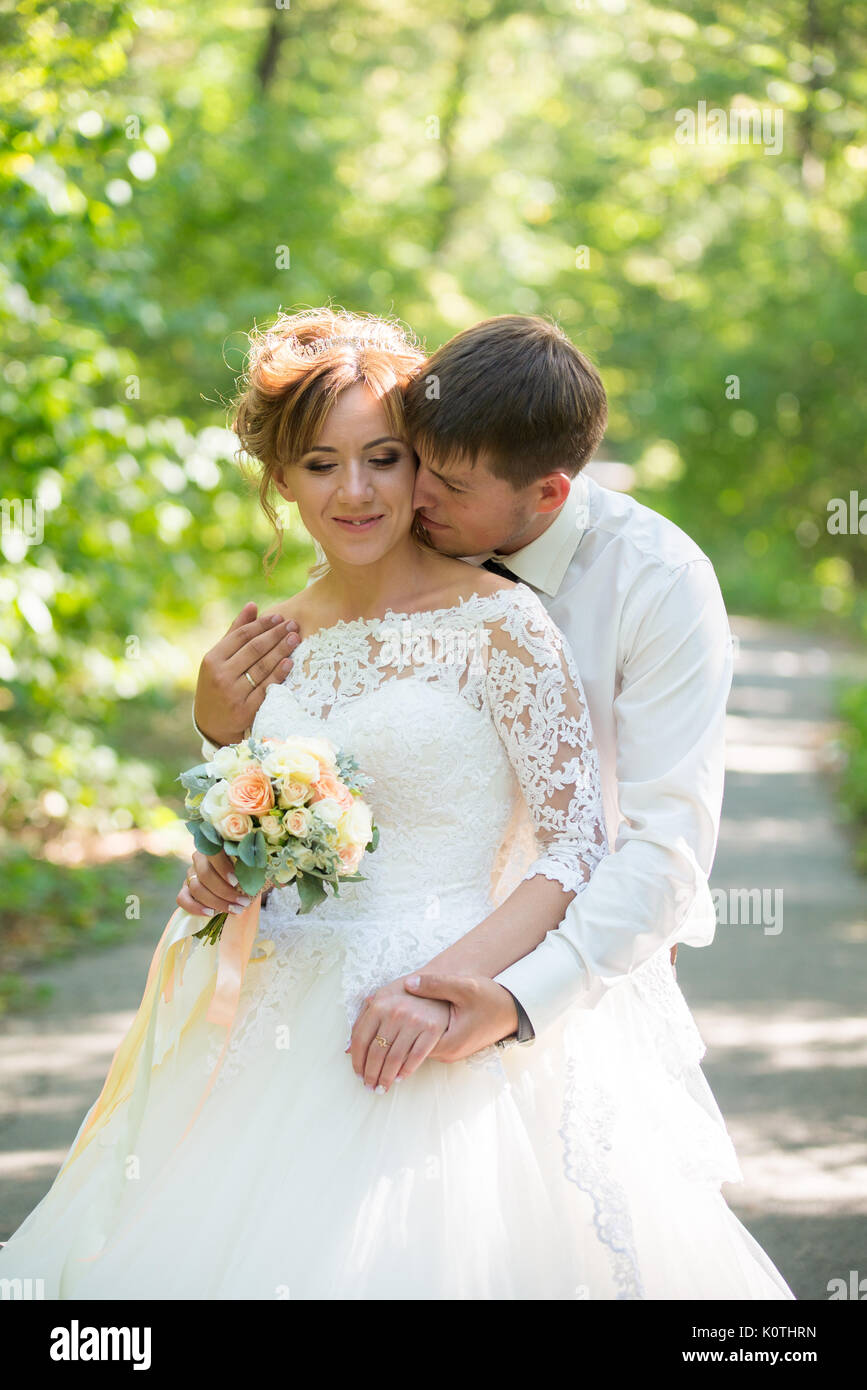 Beautiful married couple in the wedding day Stock Photo - Alamy