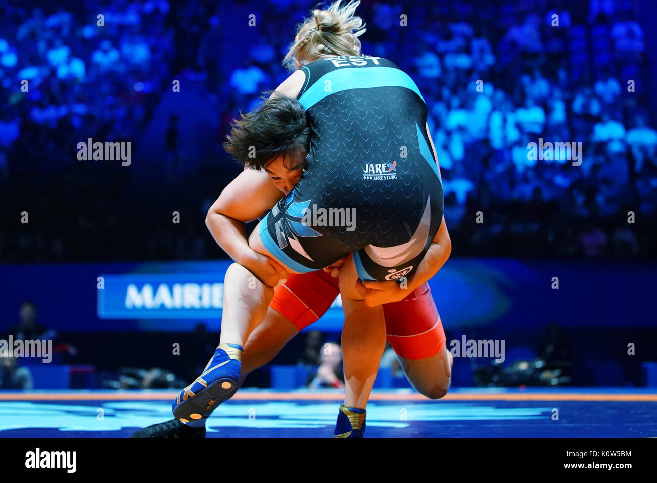 hiroe-suzuki-l-of-japan-and-epp-mae-of-estonia-compete-during-the-uww