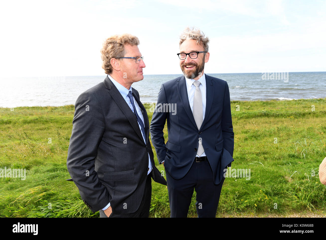 Denmark. 25th August, 2017. The Economy Minister of the state of Schleswig-Holstein, Bernd Buchholz (L), speaking with his Danish counterpart Ole Birk Olesen in Rødbyhavn, Denmark, 25 august 2017. The topic of the talks was the future Fehmarnbelt tunnel. Photo: Carsten Rehder/dpa/Alamy Live News Stock Photo