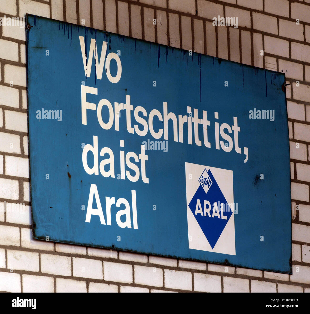 ARAL, Wo Fortschritt ist, da ist Aral, enamel advertising sign Stock Photo