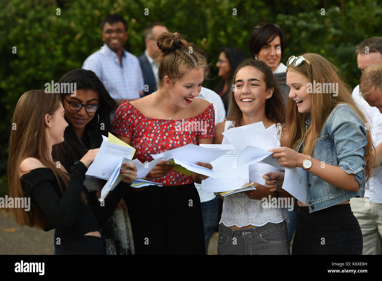 left to right) Molly Riordan, Lakshana Puvanachandra, Sophie Todd, Morgan  Hardy and Ella Gant celebrate after collecting their GCSE results at  Norwich School Stock Photo - Alamy