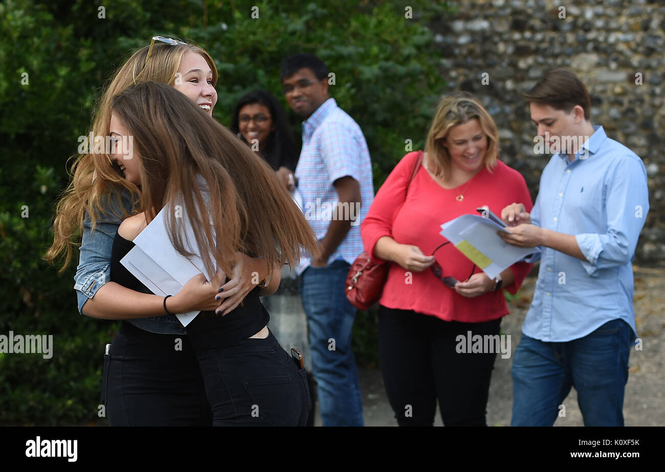Molly Riordan and Ella Gant (left) celebrate after collecting their GCSE  results at Norwich School Stock Photo - Alamy
