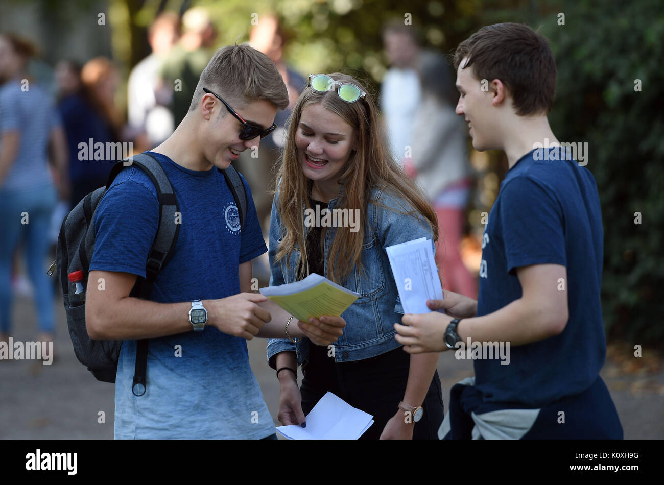 (left to right) Josh Gilmour, Ella Gant and Tom Moore celebrate after collecting their GCSE results at Norwich School. Stock Photo