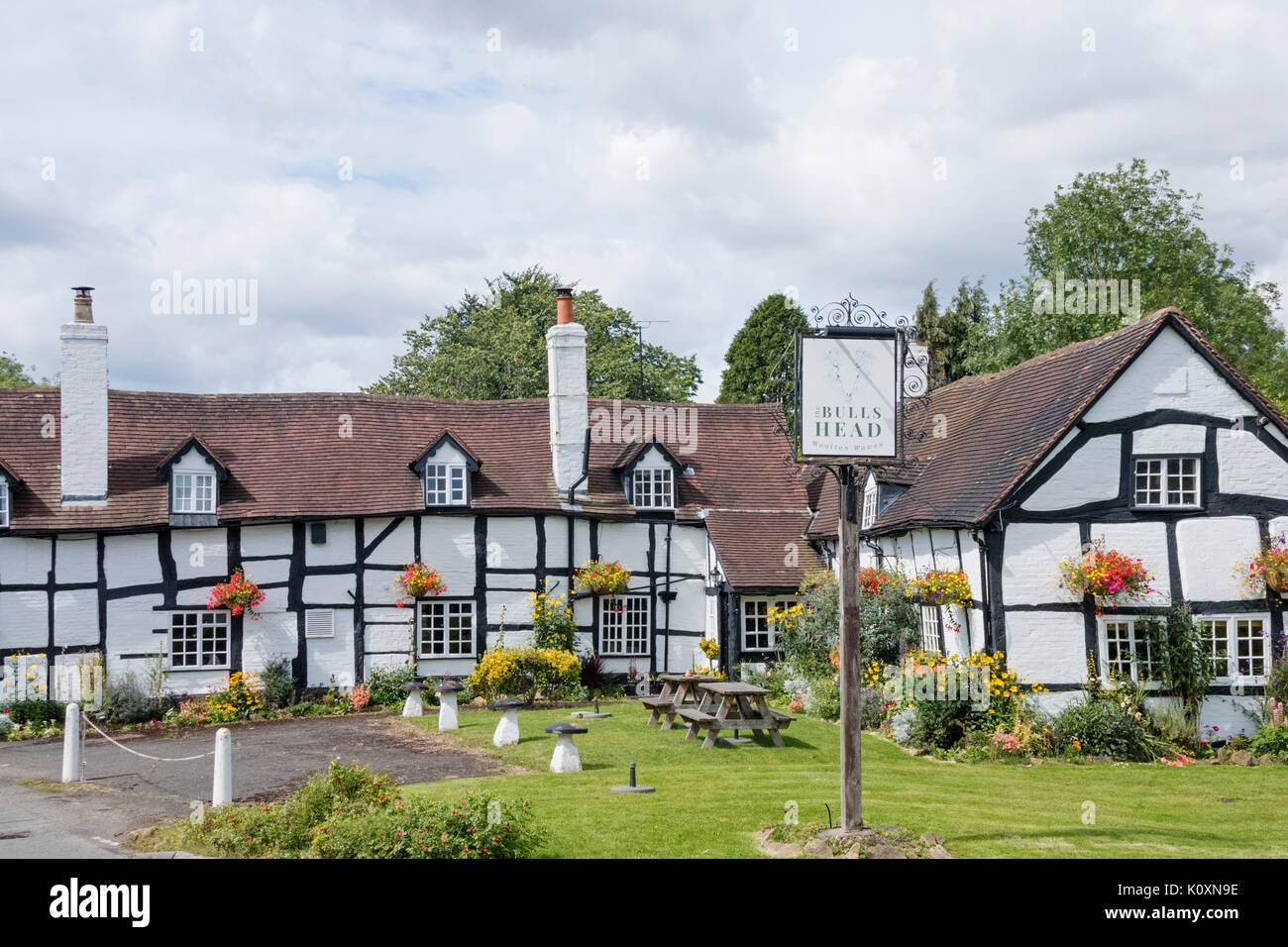 The Bulls Head Inn in the village of Wootton Wawen, Warwickshire, England, UK Stock Photo