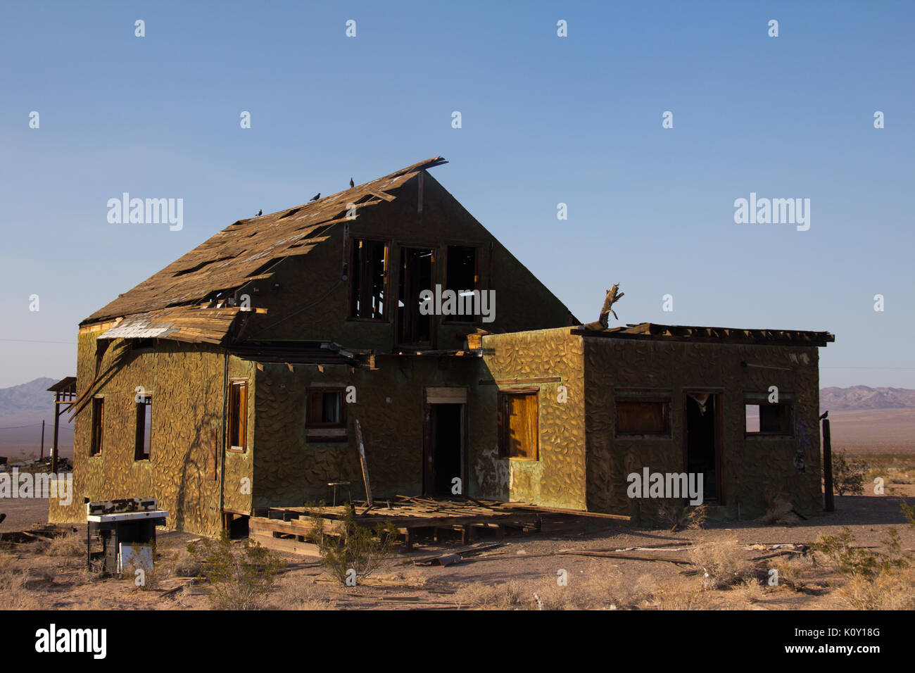 An abandoned house on Route 66, near Kingman, Arizona Stock Photo Alamy