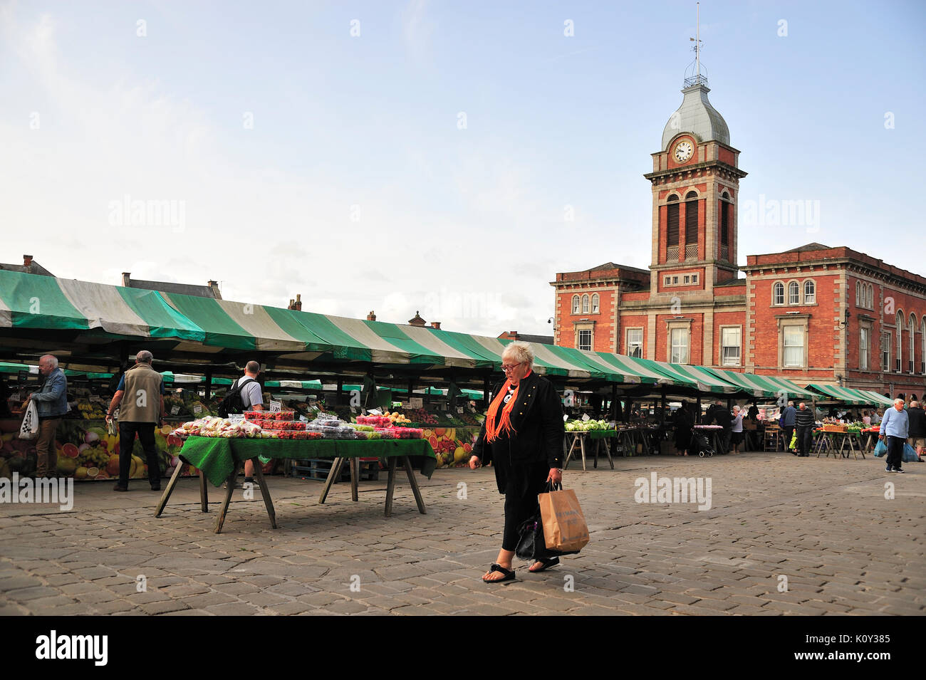 Market stalls chesterfield hires stock photography and images Alamy