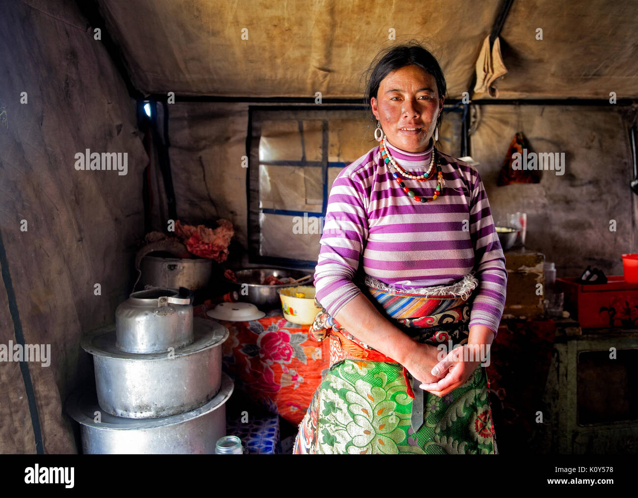 Nomad Tibetan woman in her tent. Remote Tibetan plateau Stock Photo