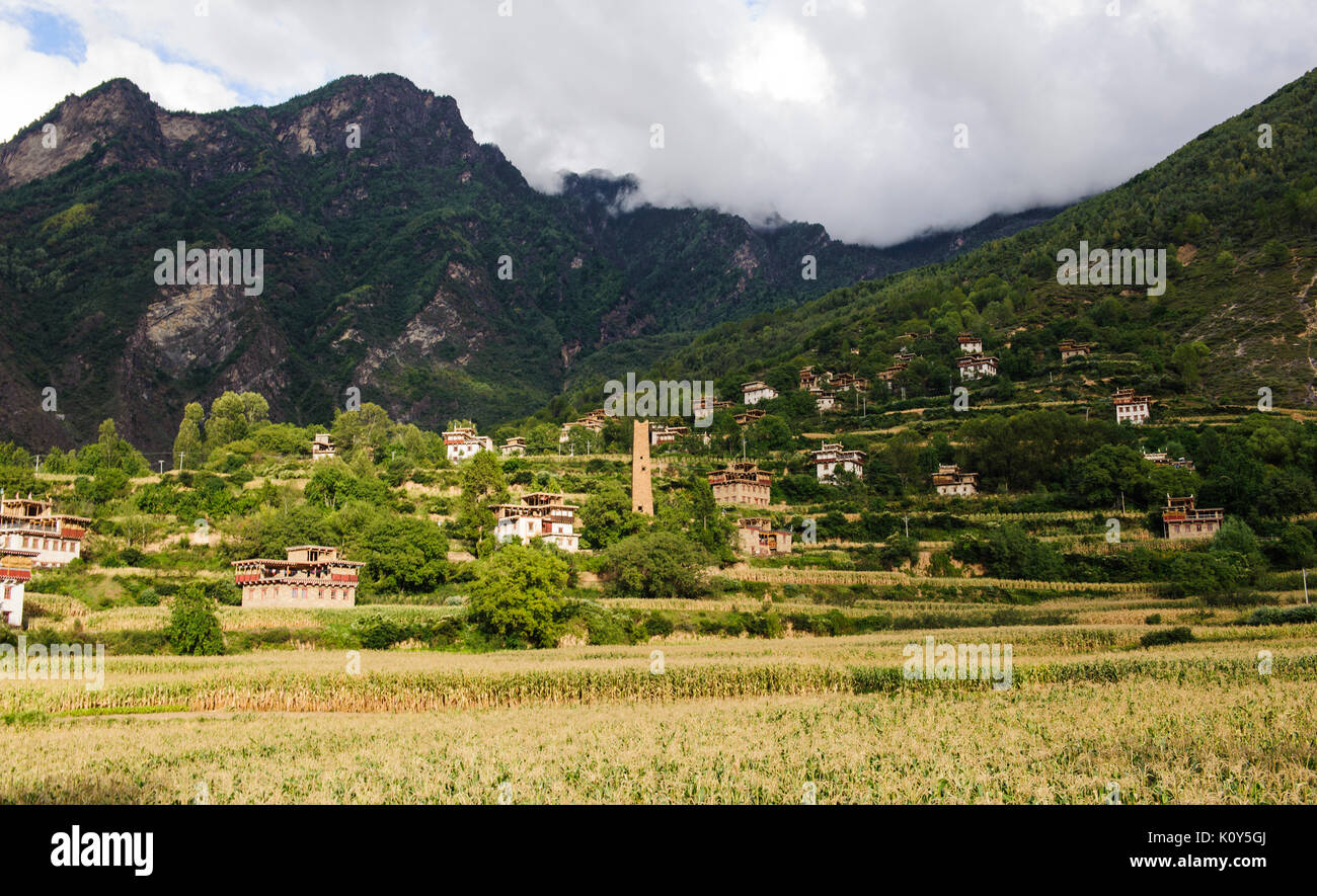 The village of Danpa in the fertile highlands of Kham, Tibet Stock Photo