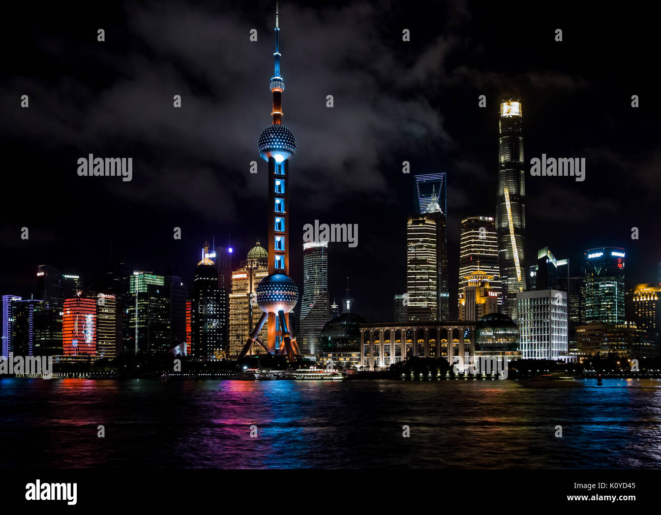 Bank china tower skyscraper night hi-res stock photography and images ...
