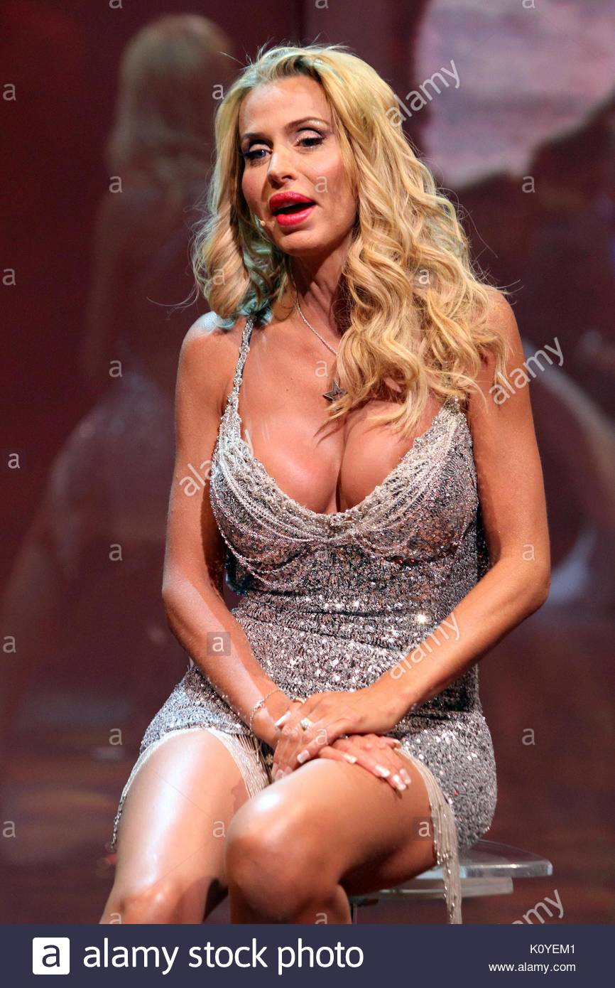 cameltoe Celebrites Valeria Marini naked photo 2017 Pussy Celebrites Valeria Marini naked photo 2017