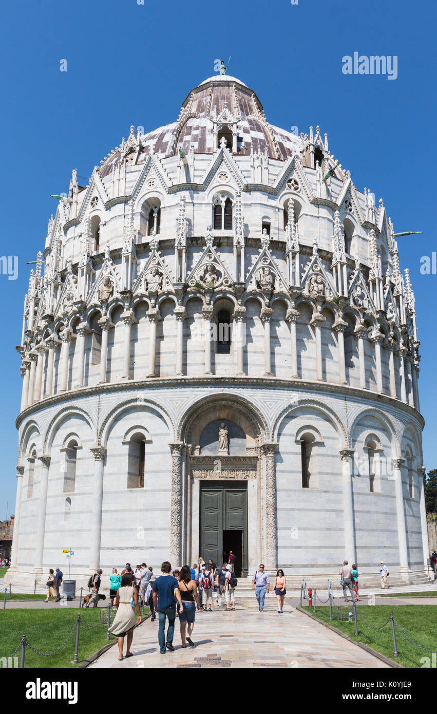 Pisa, Pisa Province, Tuscany, Italy.  The Baptistery in the Campo dei Miracoli, or Field of Miracles.  Also known as the Piazza del Duomo.  The Piazza Stock Photo