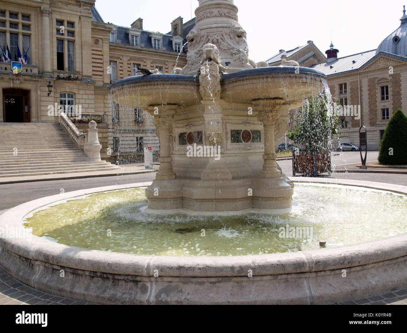 Founatin outside Hotel De Ville in Evreux, Upper Normandy, France Stock ...