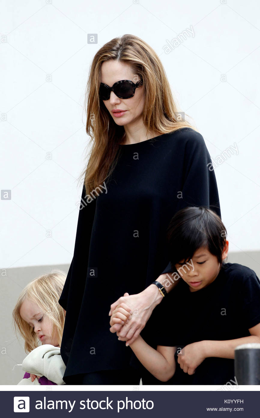angelina jolie pax jolie pitt and vivienne jolie pitt angelina jolie K0YYFH