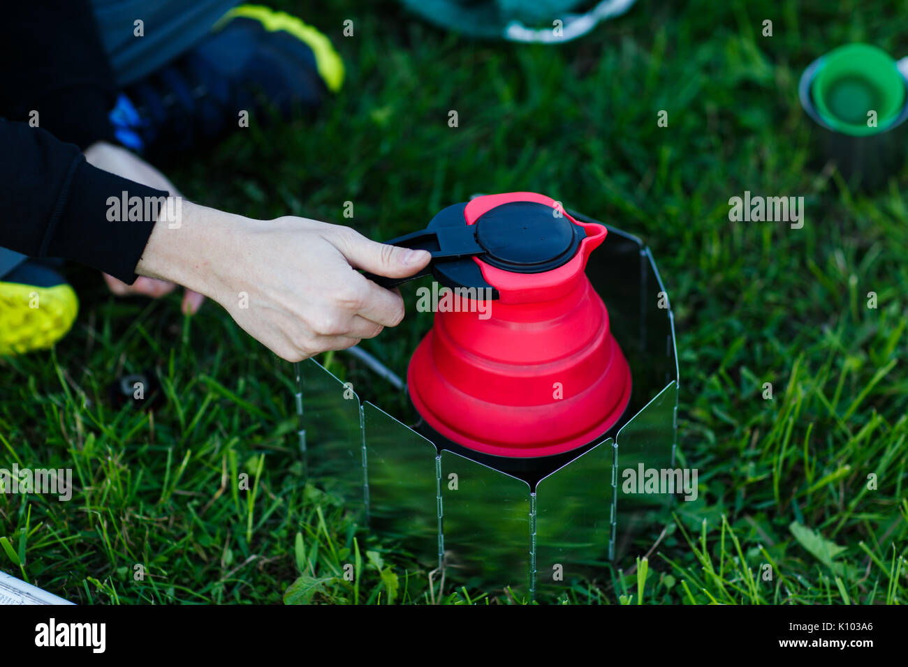 Tourist kettle on green lawn Stock Photo Alamy