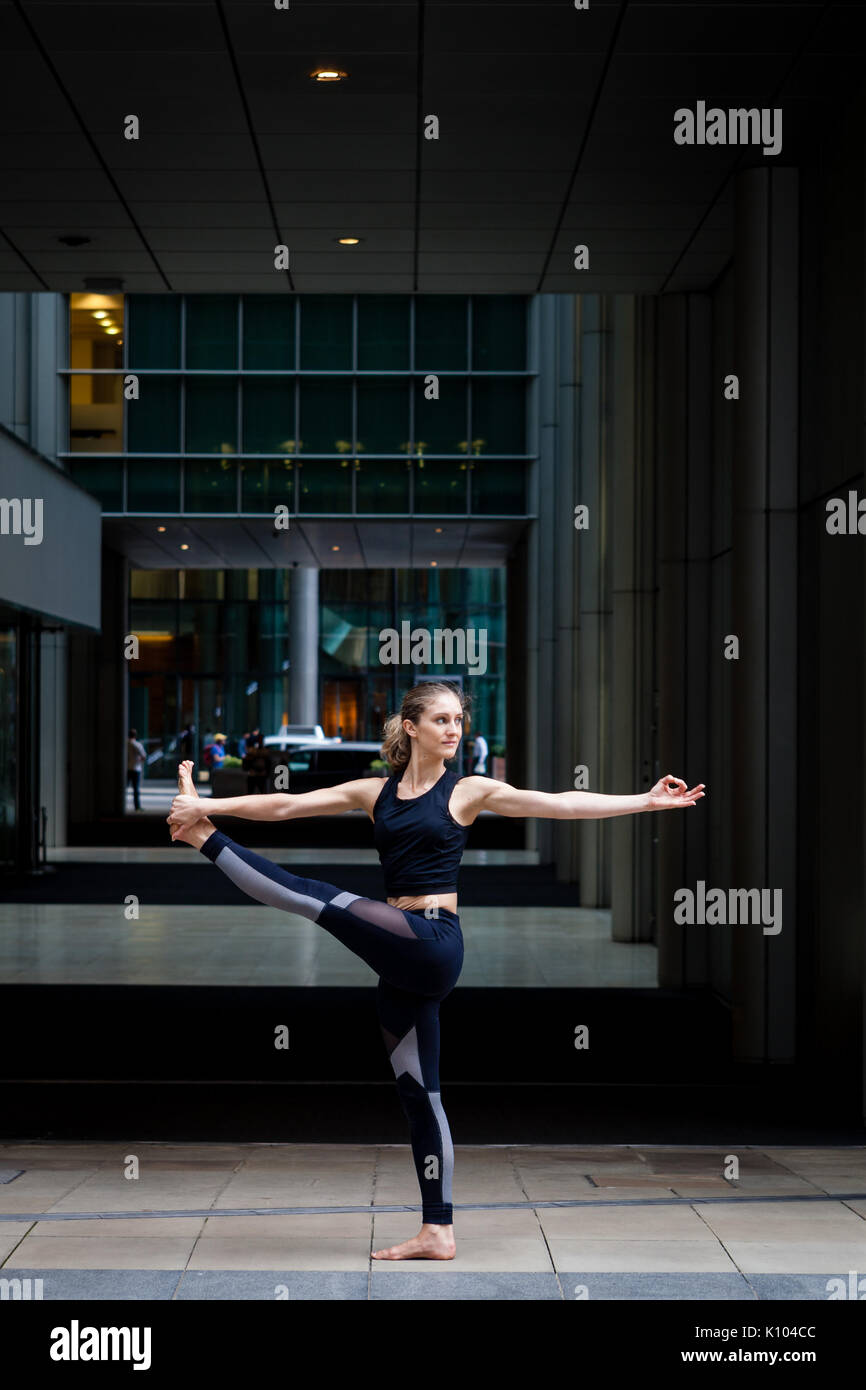Yoga in the city of London - finding inner quiet amidst the busyness of the City Stock Photo