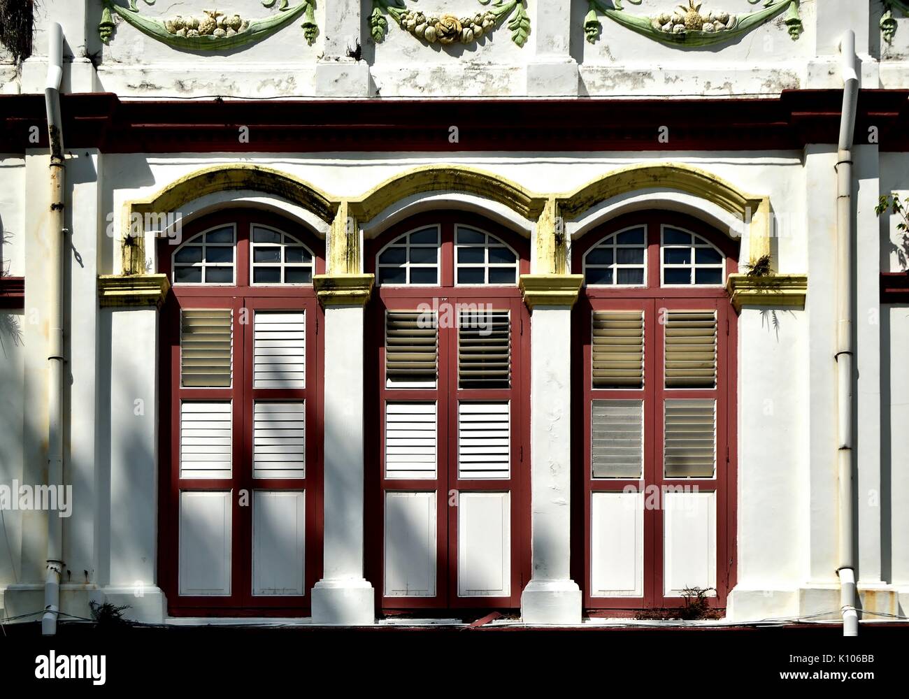 Shop window shutter hires stock photography and images Alamy