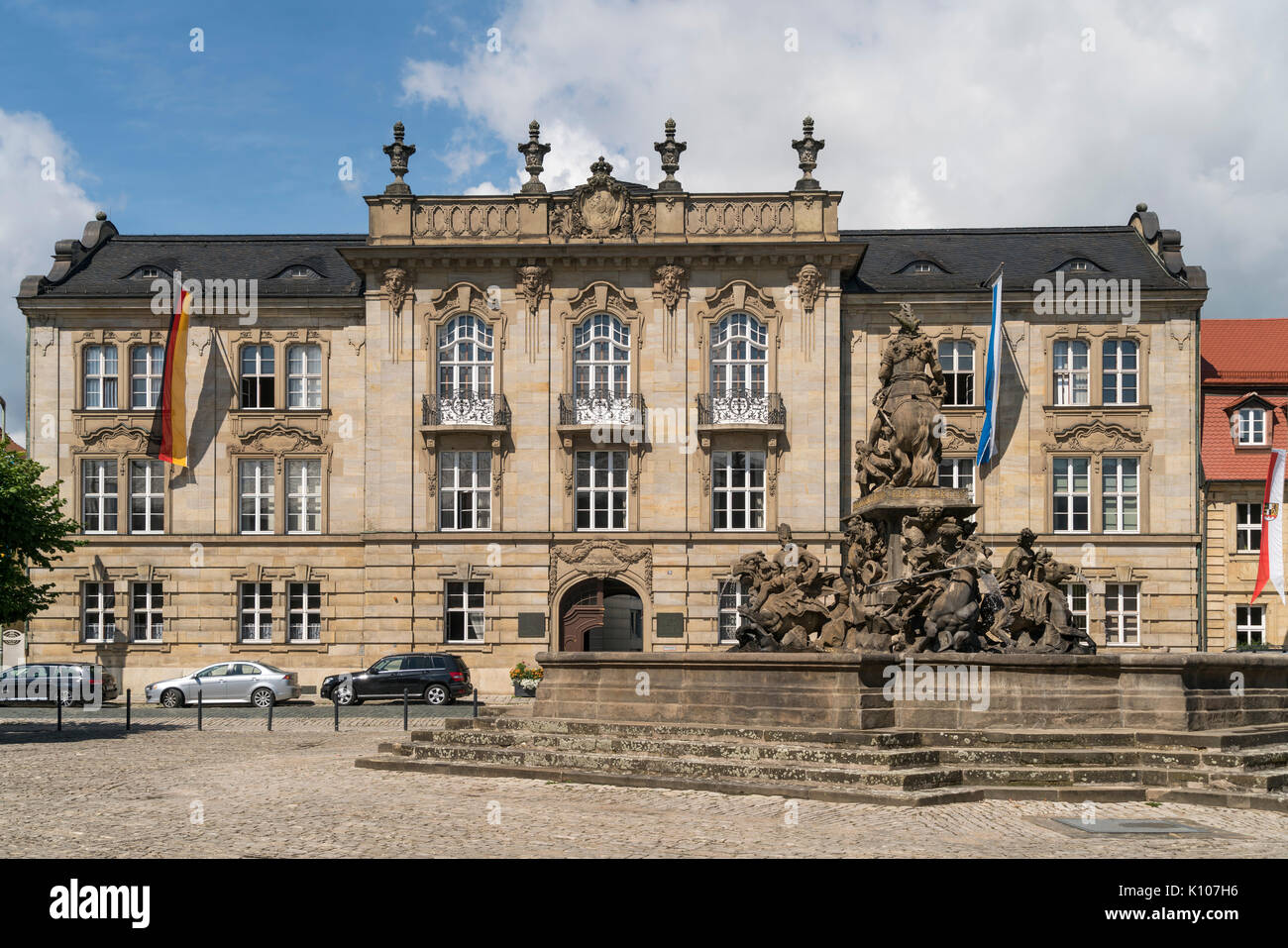 Markgrafenbrunnen vor dem Neuen Schloss, Bayreuth, Oberfranken, Bayern, Deutschland   |  New Palace Neues Schloss with Margrave's Fountain,  Bayreuth, Stock Photo