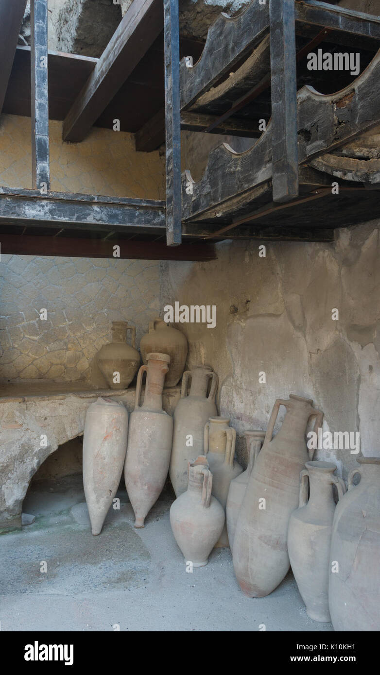 Amphoras storage Herculaneum Stock Photo - Alamy