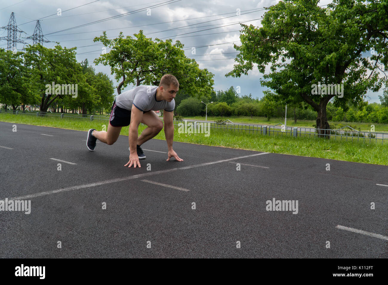 Man running side view hi-res stock photography and images - Alamy