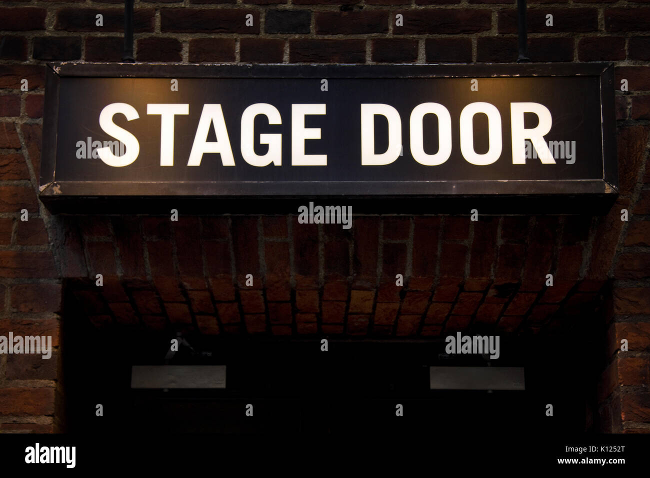 Theatre stage door sign night hires stock photography and images Alamy