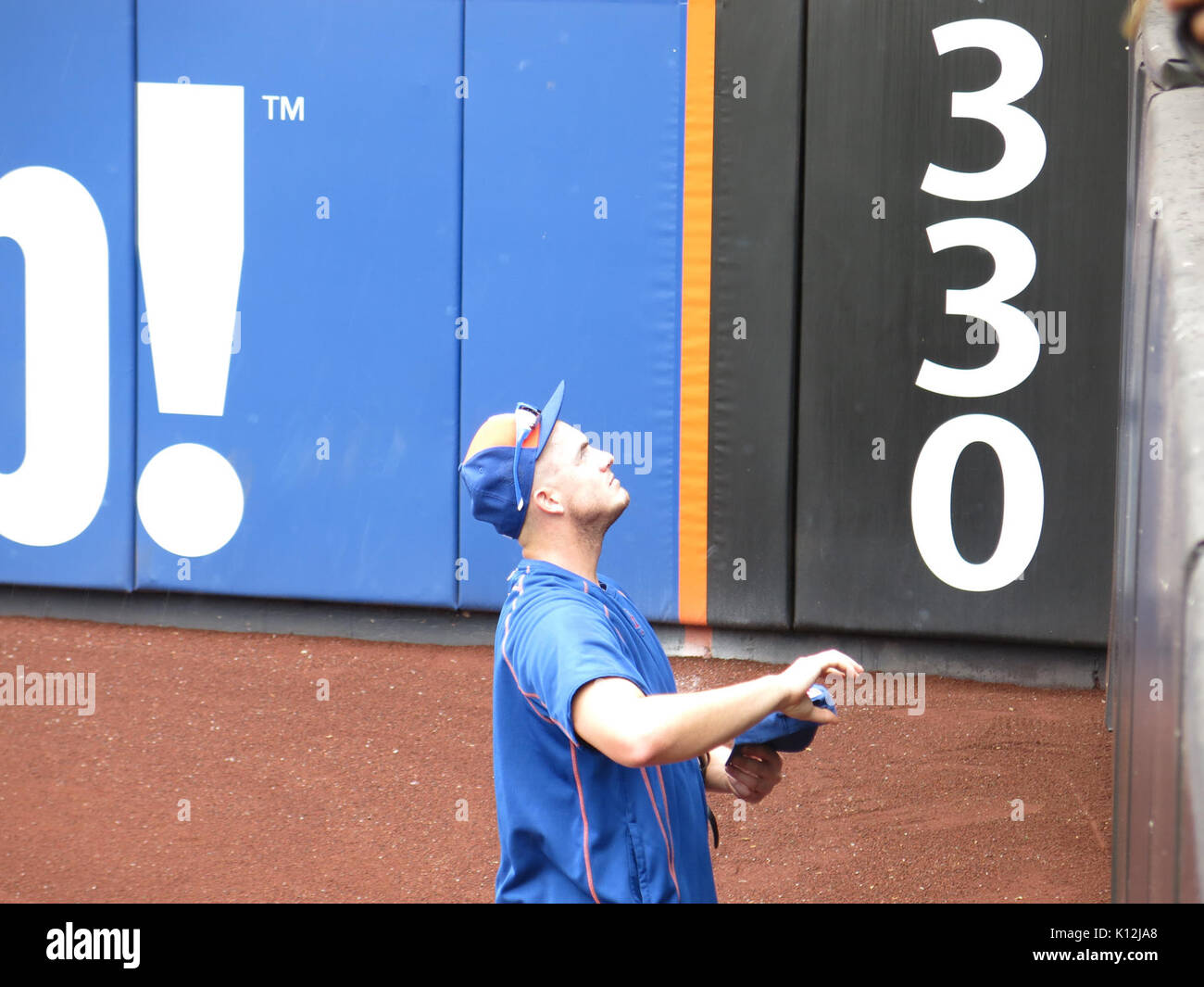Addison Reed signing autographs on July 31, 2016 (2 Stock Photo - Alamy