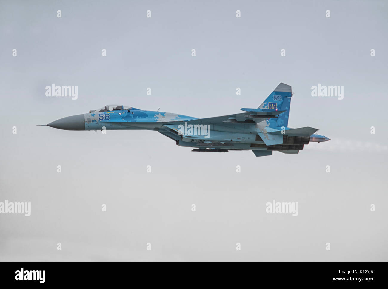 Photo] Ukrainian Air Force Su-27 Flanker heavily armed for Combat