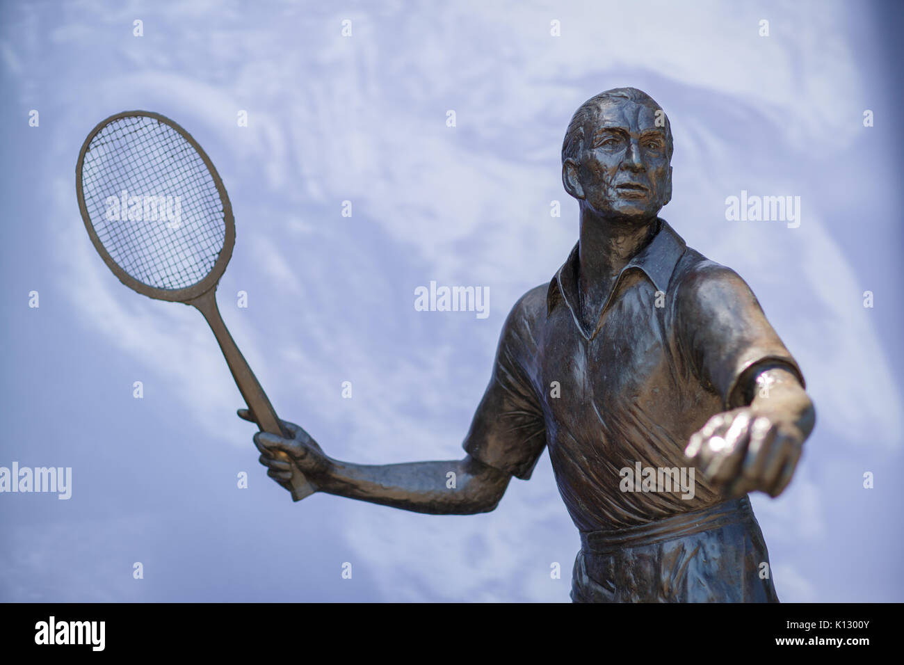 Statue of former British mens' Wimbledon champion Fred Perry at the Wimbledon Championships 2017 Stock Photo