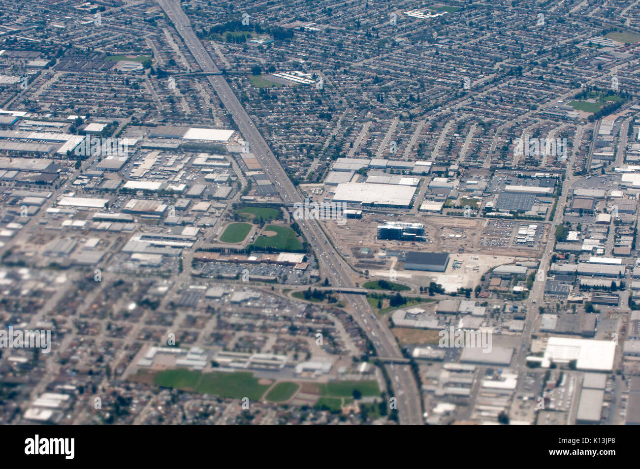 2100 THE WHO 「oakland.Calofornia」 写真 This Oakland view is looking North down Haddon to where it