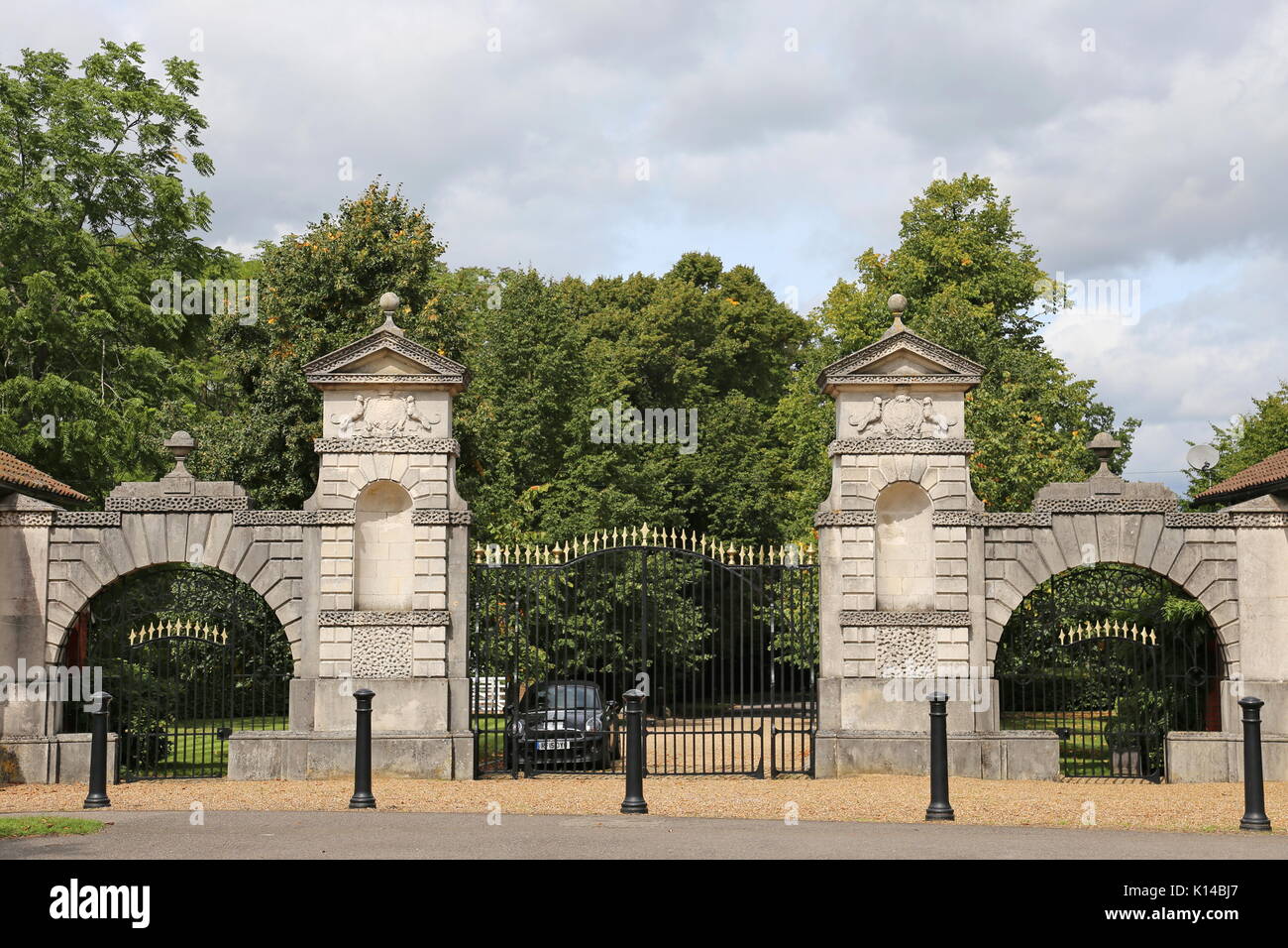 Oatlands surrey hires stock photography and images Alamy