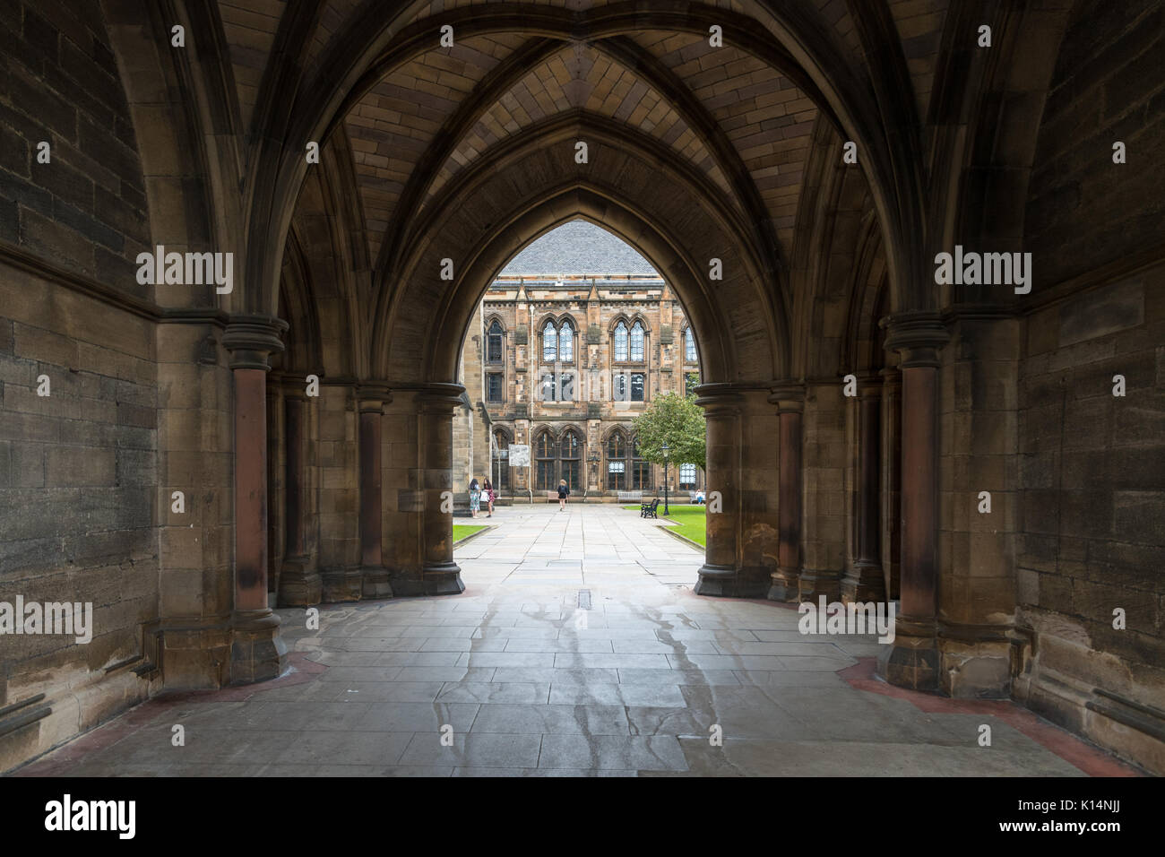 Entrance Into The Courtyard Of The University Of Glasgow Stock Photo