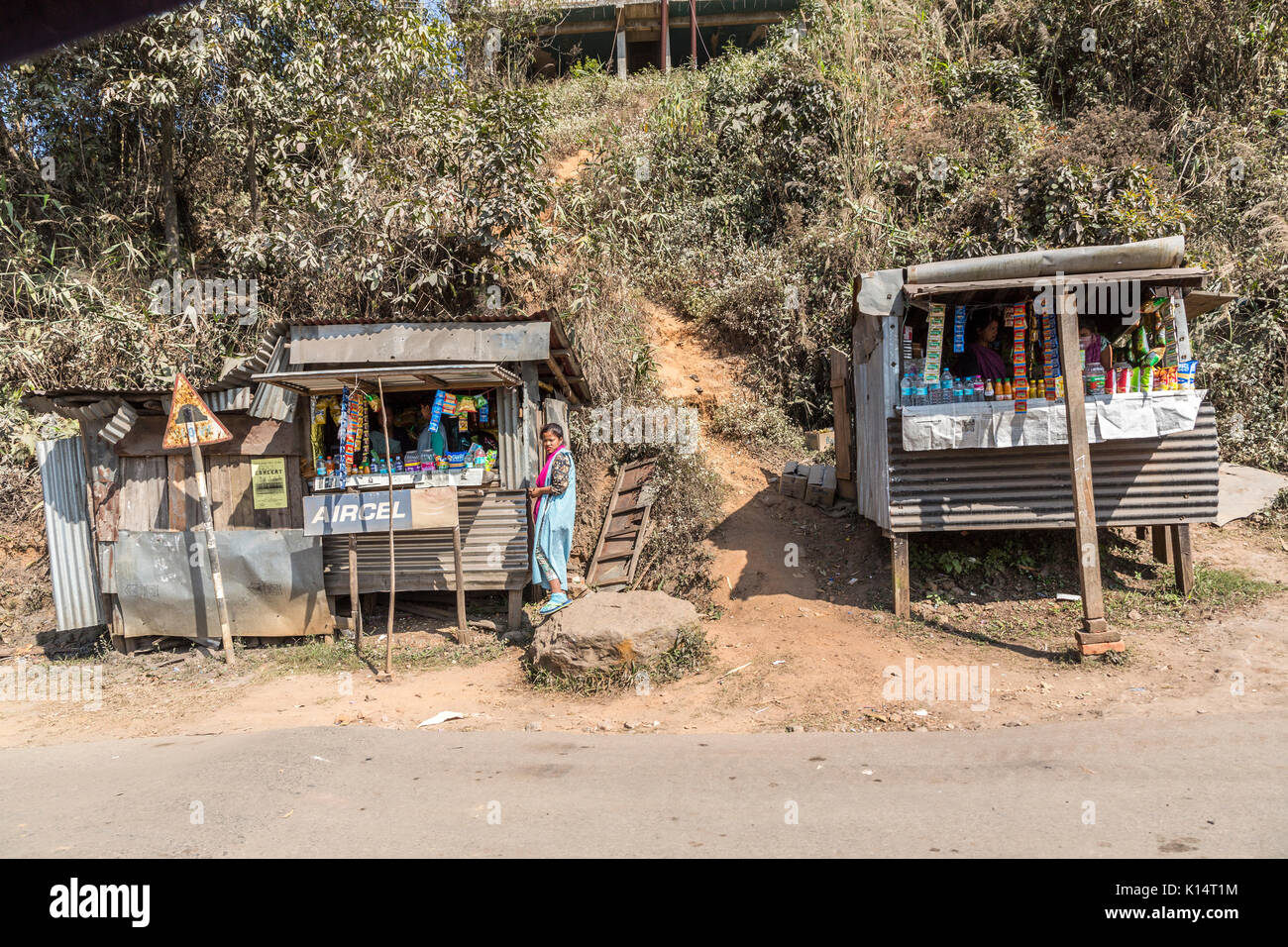 People selling snacks at side of road, Meghalaya, India Stock Photo - Alamy