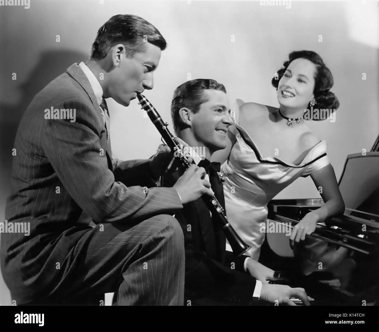 NIGHT SONG 1948 RKO Pictures film. From left: Hoagy Carmichael, Dana Andrews,Merle Oberon Stock Photo