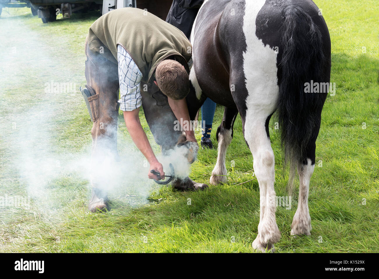 Blacksmith shoeing a horse in the uk hires stock photography and