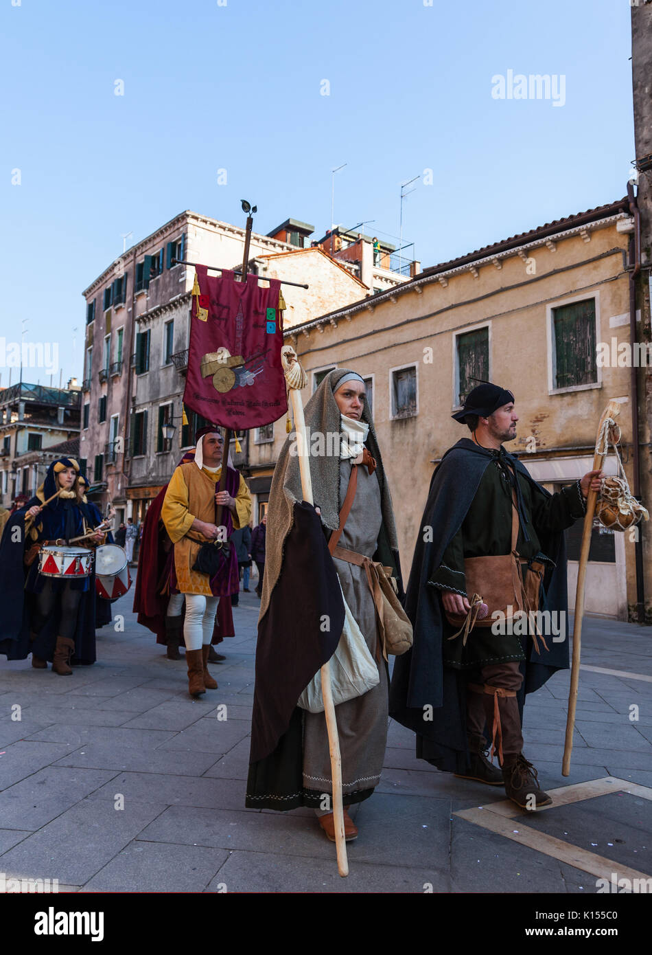 Italian medieval costumes hi-res stock photography and images - Alamy