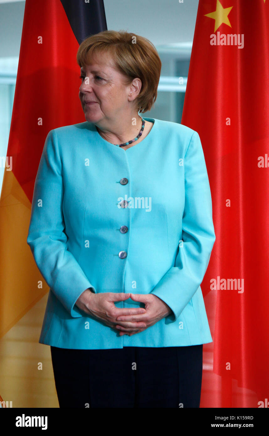 BKin Angela Merkel konzentriert sich auf eine perfekte Darstellung ihrer "Raute" - Treffen der dt. Bundeskanzlerin mit dem chinesischen Staatspraeisde Stock Photo