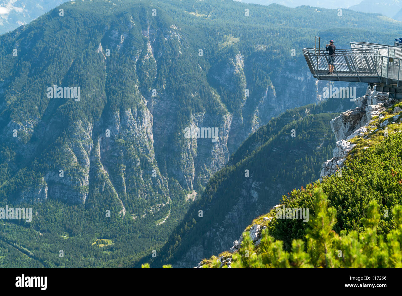 Aussichtsplattform 5fingers, Dachsteingebirge, Salzkammergut,  Österreich   |  5fingers viewing platform, Dachstein massif,  Austria Stock Photo