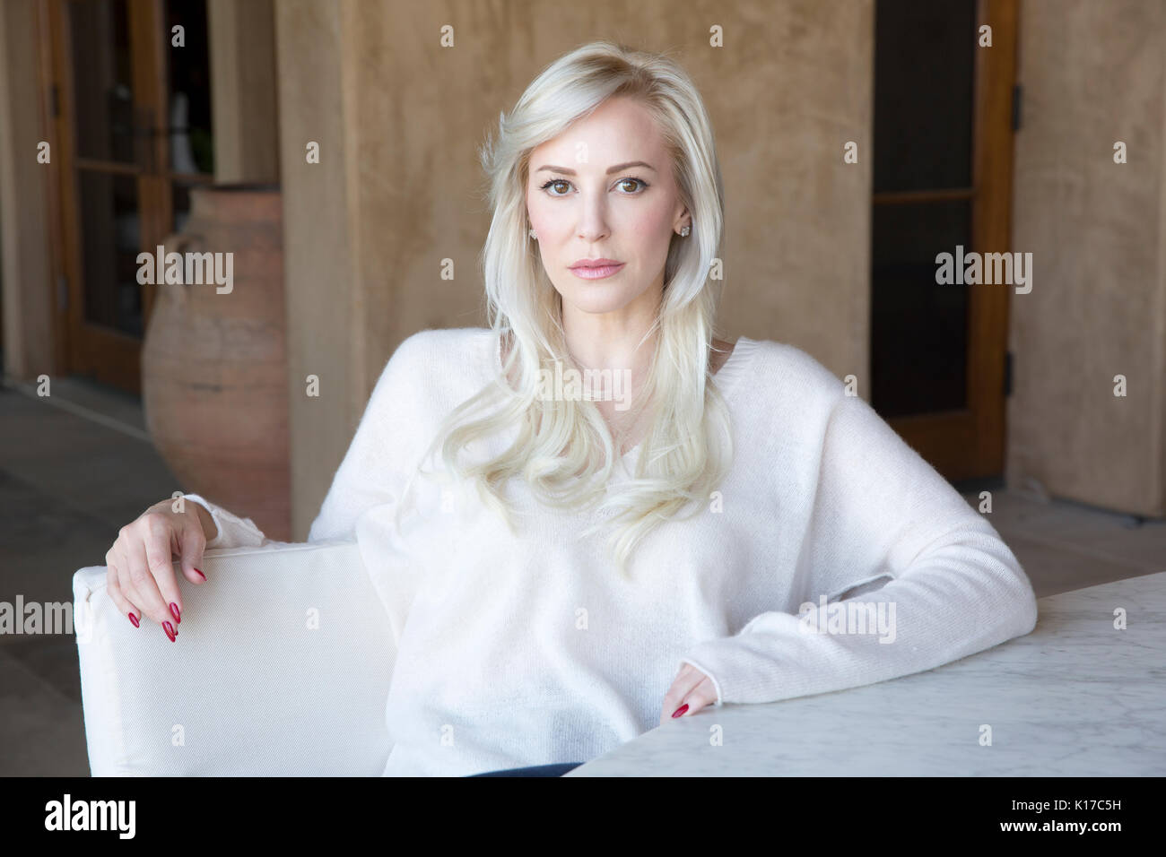Louise Linton at home in Los Angeles California on 26th March 2016 Stock Photo