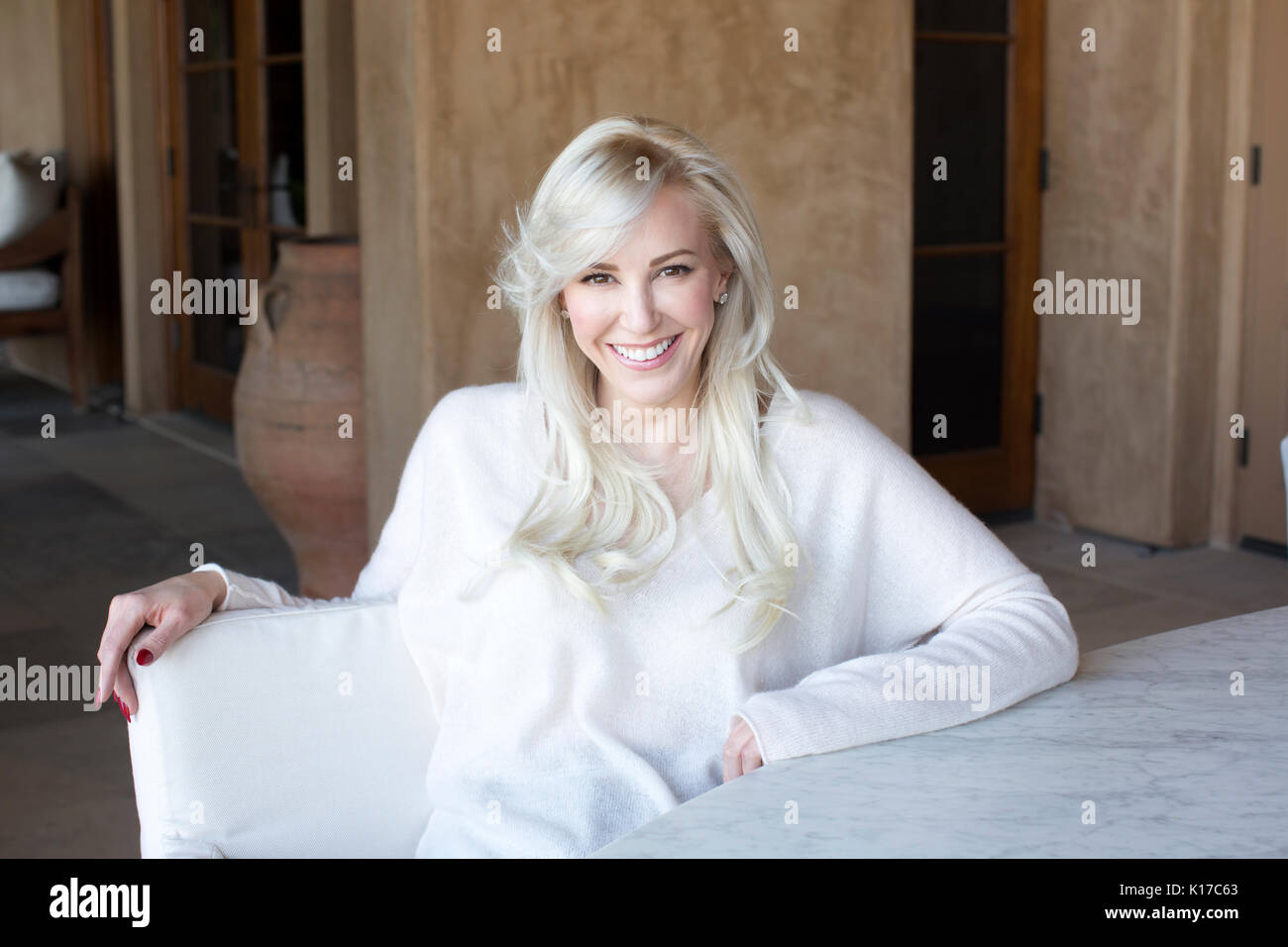 Louise Linton at home in Los Angeles California on 26th March 2016 Stock Photo