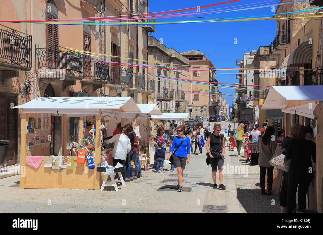 Sicily, Castellammare del Golfo, municipality in the province of Trapani,  in the pedestrian zone Stock Photo - Alamy
