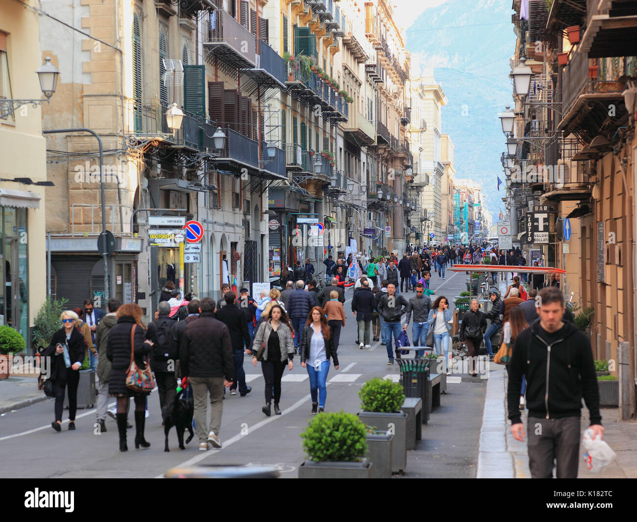 Sicily, pedestrian zone in the old town of Palermo, Via Maqueda Stock Photo