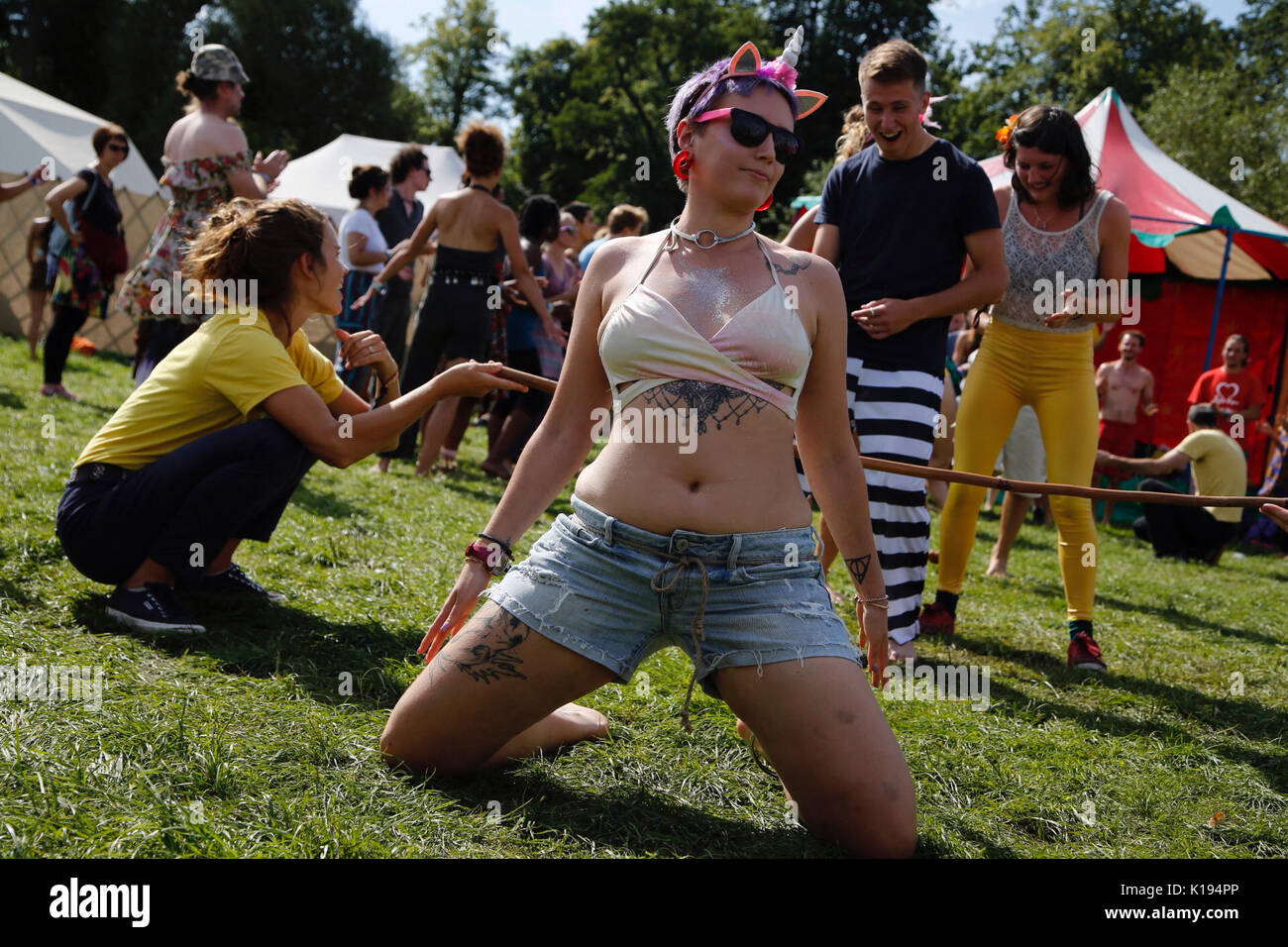 Northampton, UK. 25th Aug, 2017. Shambala festival, Northampton officially kicks off today with an early morning limbo and capoeira workshop under sunny skies. Festival goers shake off last nights hangovers and attempt cartwheels, dancing and singing in the Kelmarsh Estate. Credit: Wayne Farrell/Alamy Live News Stock Photo