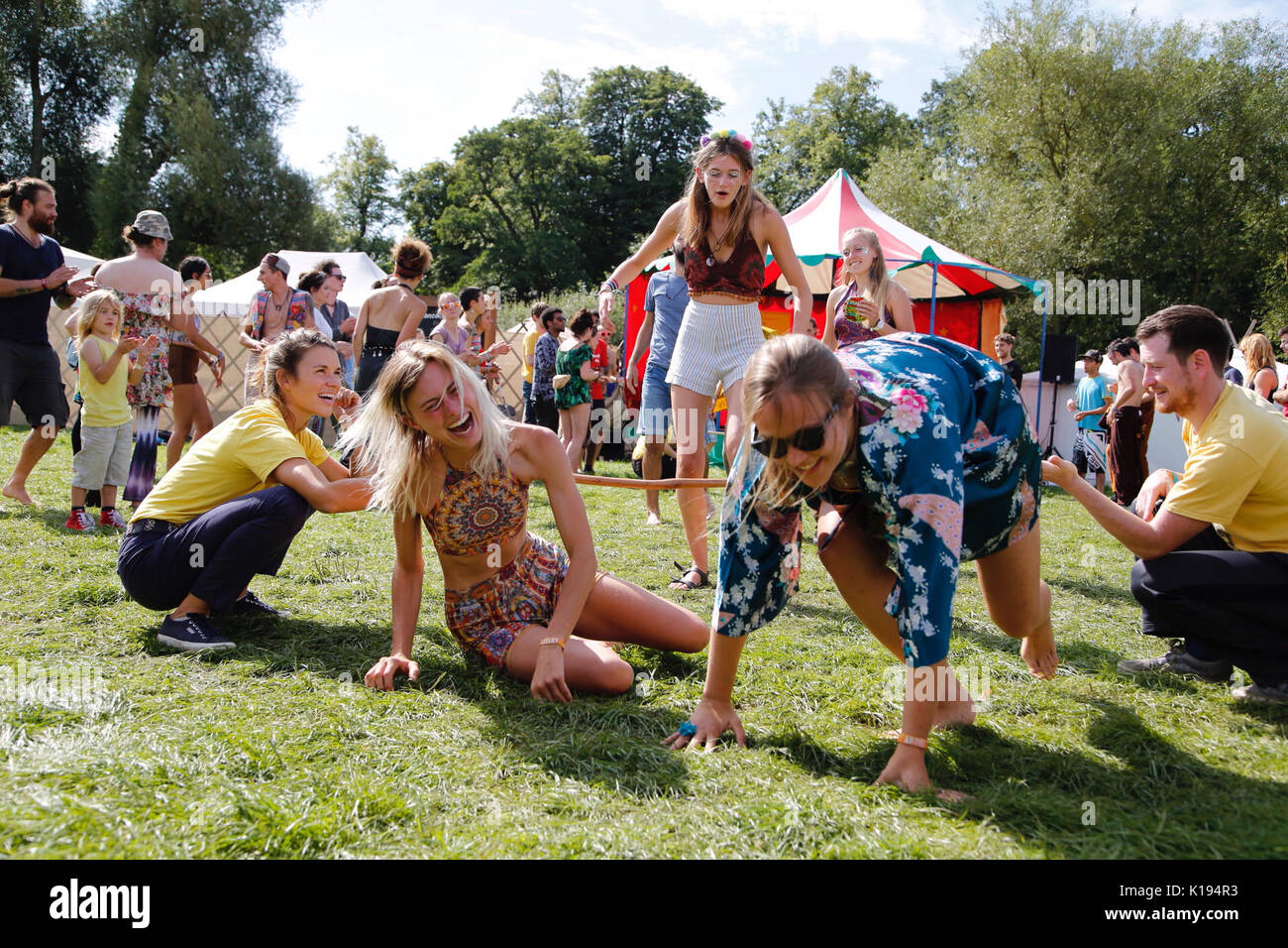 Northampton, UK. 25th Aug, 2017. Shambala festival, Northampton officially kicks off today with an early morning limbo and capoeira workshop under sunny skies. Festival goers shake off last nights hangovers and attempt cartwheels, dancing and singing in the Kelmarsh Estate. Credit: Wayne Farrell/Alamy Live News Stock Photo