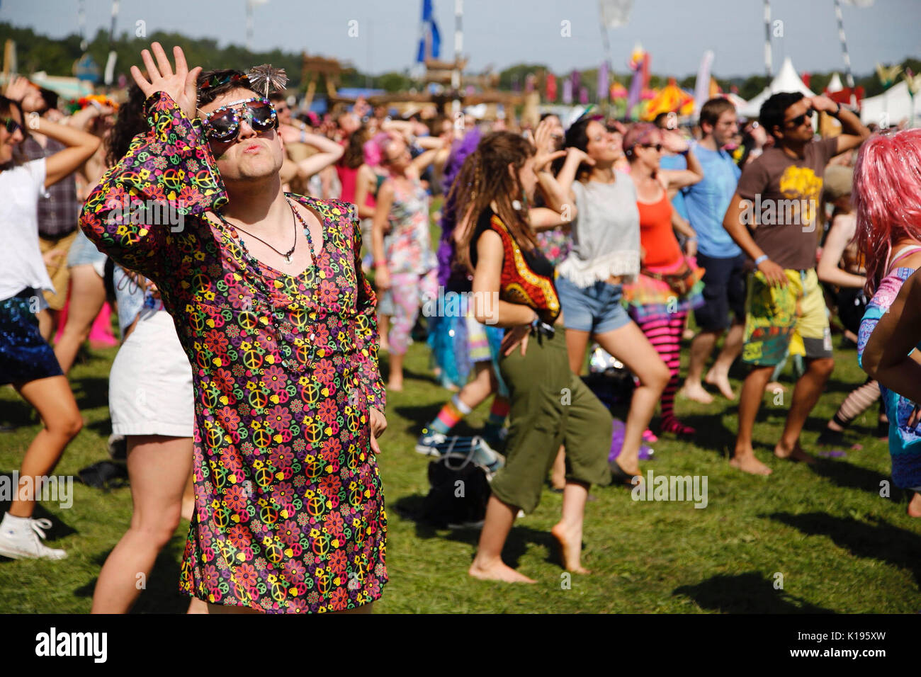 Northampton, UK. 25th August, 2017. Festival goers join together for a giant Charleston dance workshop. The alternative festival famed for authentic music, crazy fancy dress and enthusiastic energy continues today under sunny skies on the Kelmarsh Estate. Credit: Wayne Farrell/Alamy Live News Stock Photo
