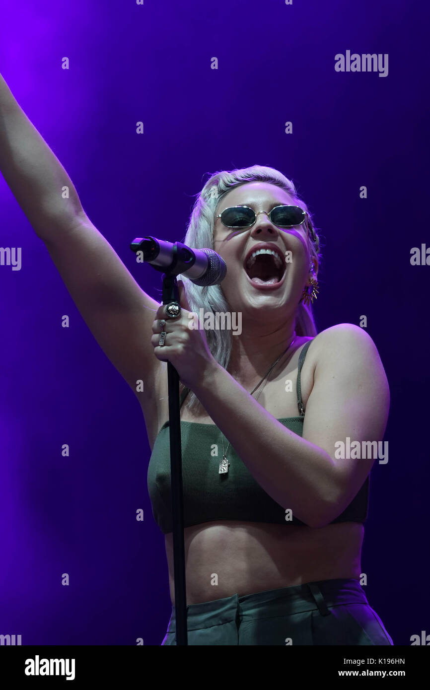 Reading, UK. 25th Aug, 2017. Anne-Marie performing live on the NME/Radio 1  Stage at the 2017 Reading Festival. Photo date: Friday, August 25, 2017.  Photo credit should read: Roger Garfield/Alamy Live News