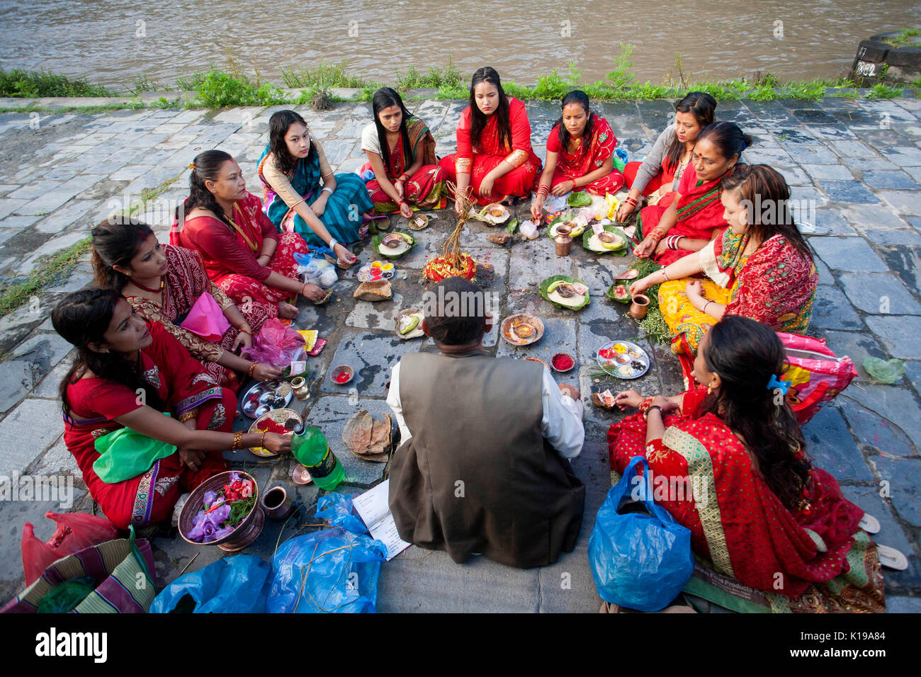 Kathmandu, Nepal. 26th Aug, 2017. women offer prayers at the bank of Bagmati River during Rishi Panchami festival in Kathmandu, Nepal, Aug. 26, 2017. Rishi Panchami festival marks the end of the three-day Teej festival when women worship Sapta Rishi (Seven Saints) and pray for health for their husband while unmarried women wish for handsome husband and happy conjugal lives. Credit: Pratap Thapa/Xinhua/Alamy Live News Stock Photo
