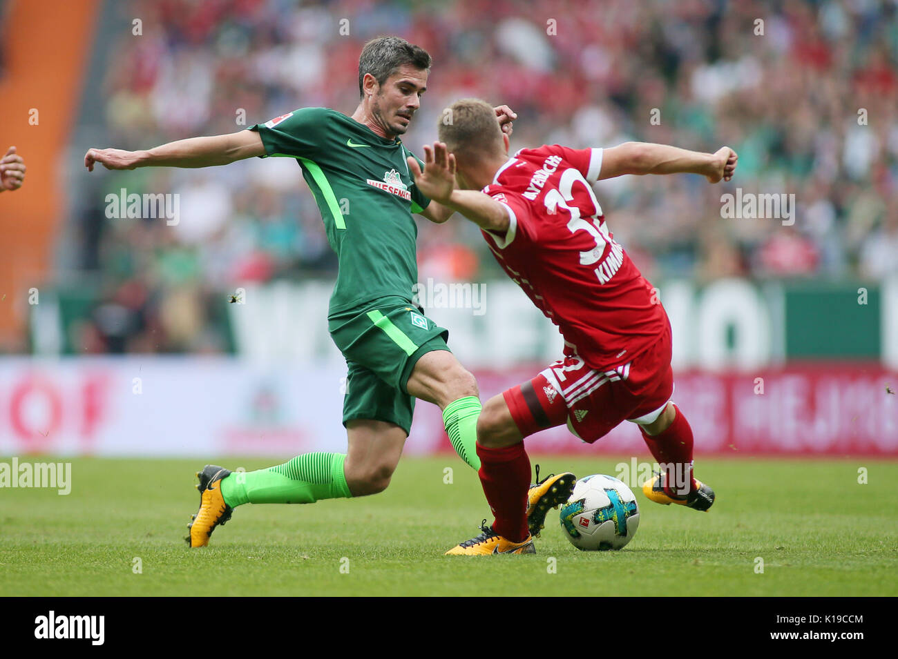 26.08.2017, Fussball 1.Liga 2017/2018, 2.Spieltag, SV Werder Bremen - FC  Bayern MŸnchen im Bremer Weserstadion, Fin Bartels (Bremen), Joshua Kimmich  (Bayern) Photo: Cronos/MIS Stock Photo - Alamy