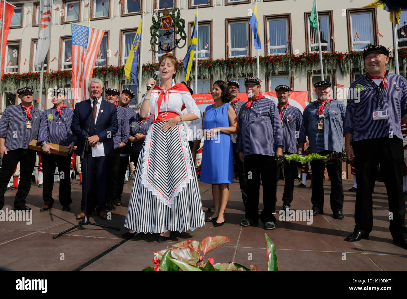 Worms, Germany. 26th August 2017. The bride of the BojemŠŠschter vun de FischerwŠŠd (mayor of the fishermenÕs lea), Franziska Henrici, addresses the opening ceremony. The representatives of the old fishermen's Guild of Worms stand behind her. The largest wine and funfair along the Rhine, the Backfischfest started in Worms with the traditional handing over of power from the Lord Mayor to the mayor of the fishermenÕs lea. The ceremony was framed by dances and music. Secretary of state Daniela Schmitt from the Rhineland-Palatinate ministry for economy, transport, agriculture and viticulture atten Stock Photo