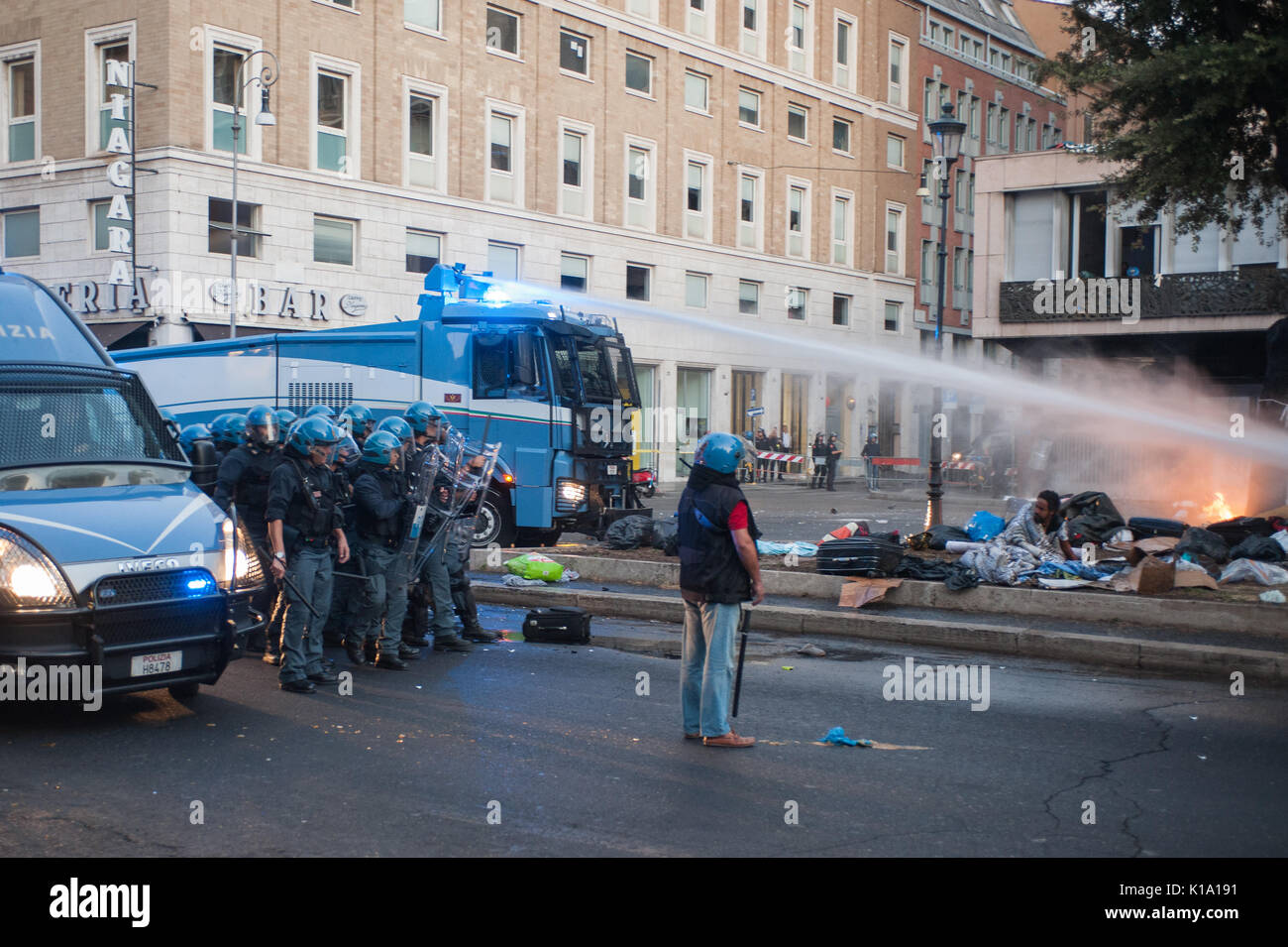 Roma Riot Rome, Italy. 24th August, 2017. At 6.15 am the riot police turned away ...