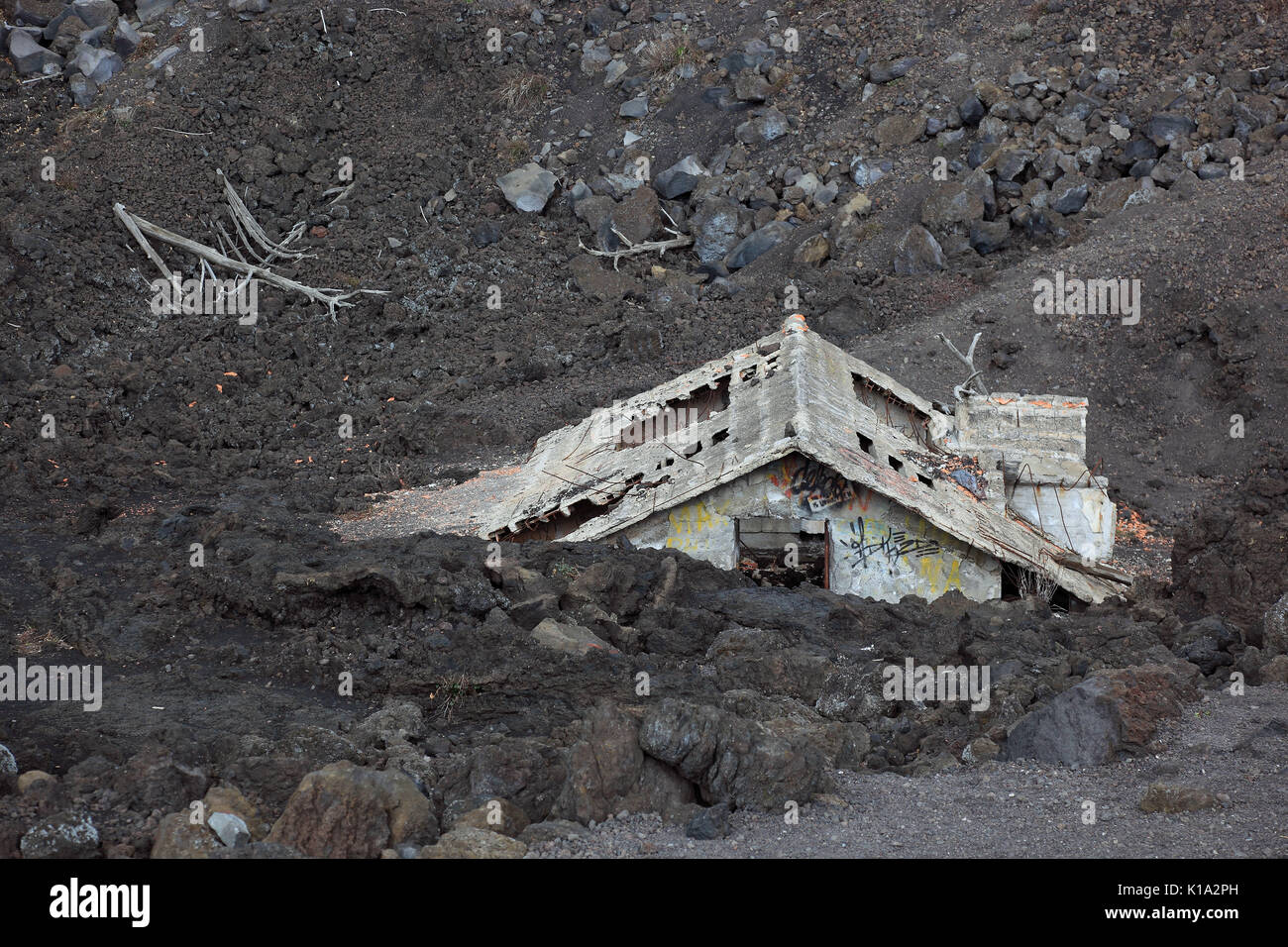 Sicily, house buried under the lava flow of Etna, Aetna Stock Photo Alamy