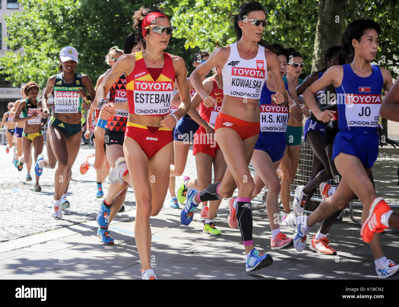 2017/8/6 London: North Korean Un-Ok Jo leads a group of athletes in the IAAF World Championship Marathon, including Esteban (ESP), Kowalska (POL) Stock Photo